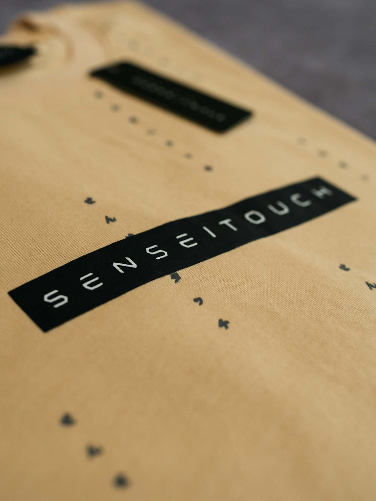 senseitouch close up logo shirt beige (7468312625405)